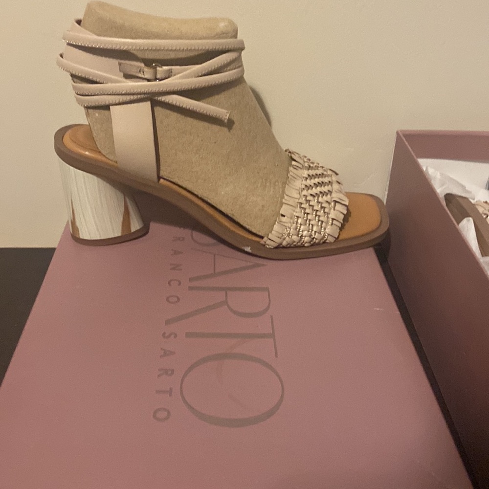 Franco Sarto woman’s shoes 8M brand new, no box; beige bone color